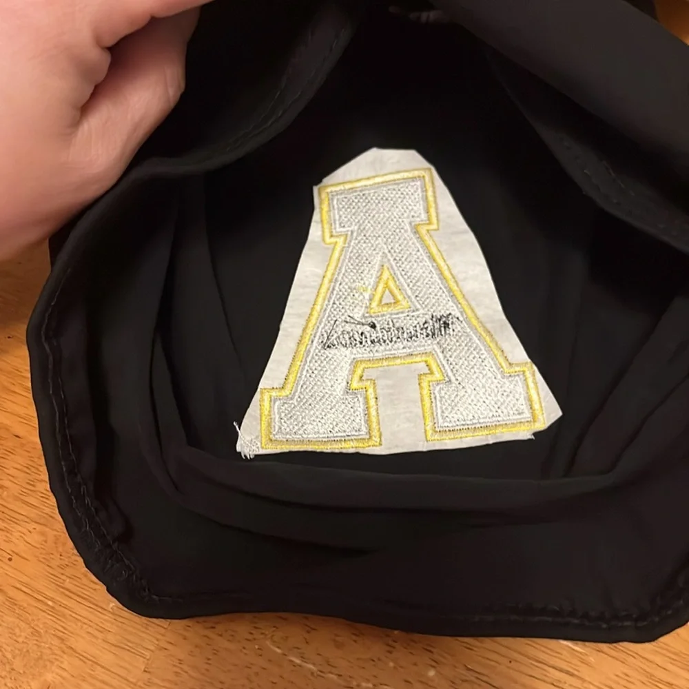 Appalachian State Mountaineers Logo on Black Dog Shirt Size Large NWT